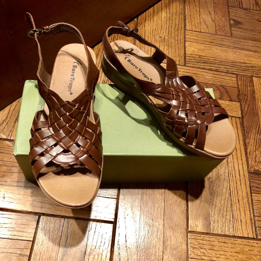 Bare Trap New Condition Brown Sandals SZ 6M